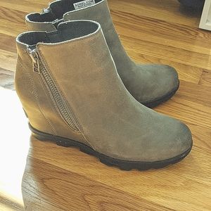 Women's Sorel Joan of Arctic Grey Distressed Wedge Booties Size US 8.5